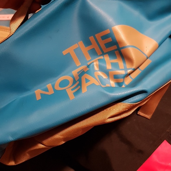 🚫SOLD🚫 The North Face Base Camp Duffel Medium - Picture 3 of 5